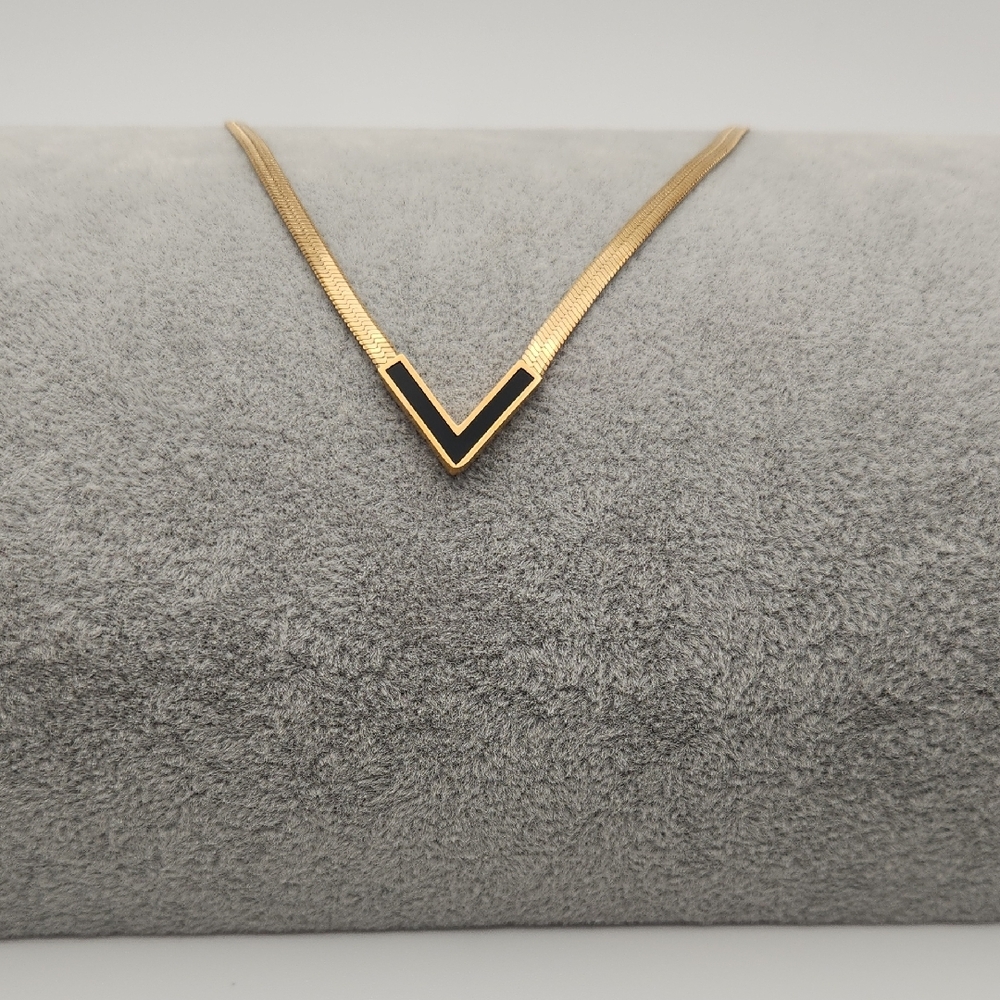 Luxury Black V Chevron Necklace – 18K Gold Plated Stainless Steel